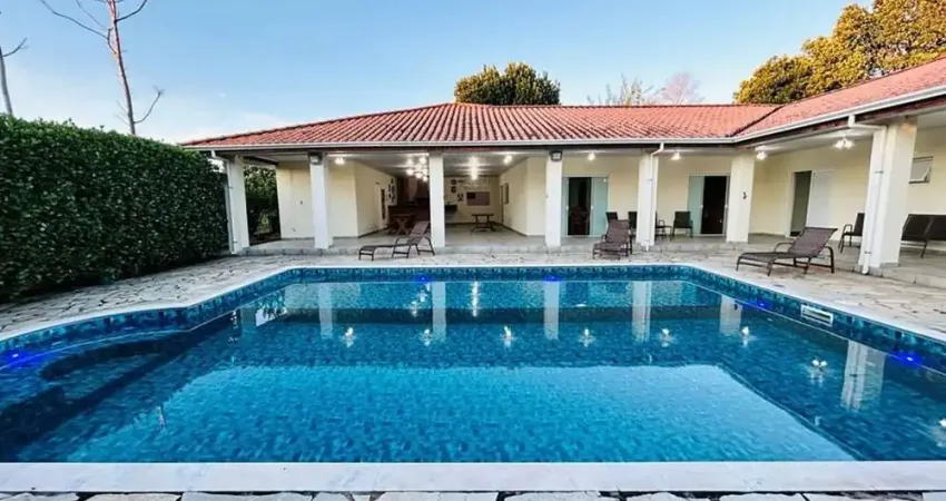 Chácara à Venda - 5.500m2 - 400m de Construção - 3 Suítes - Piscina Aquecida - Alumínio-SP