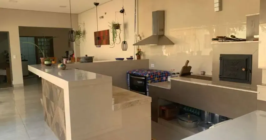 Casa de vila para venda em Parque Residencial Universitário com 2 quartos, sendo 2 suítes, 170m²