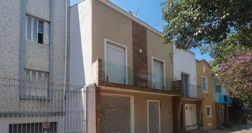 Sobrado para venda com 3 quartos, sendo 3 suítes, 180m²
