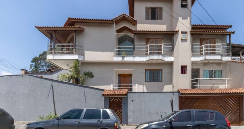 Sobrado para venda com 4 quartos, sendo 4 suítes, 391m²