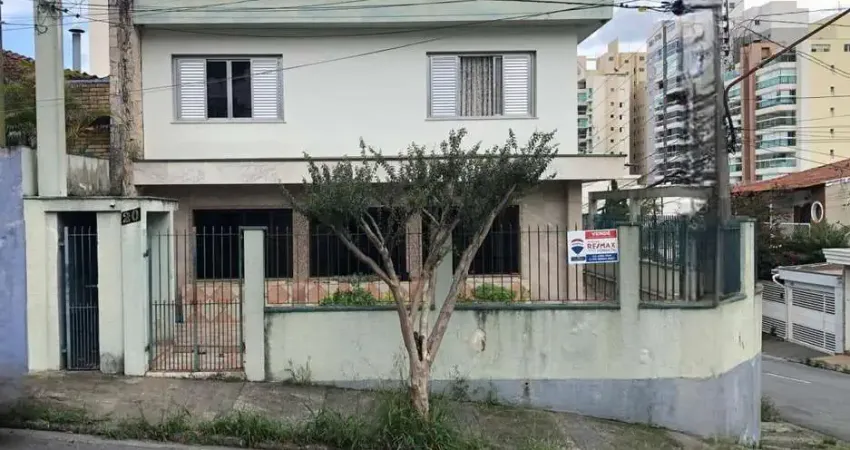 Sobrado para venda com 4 quartos, sendo 1 suíte, 374m²