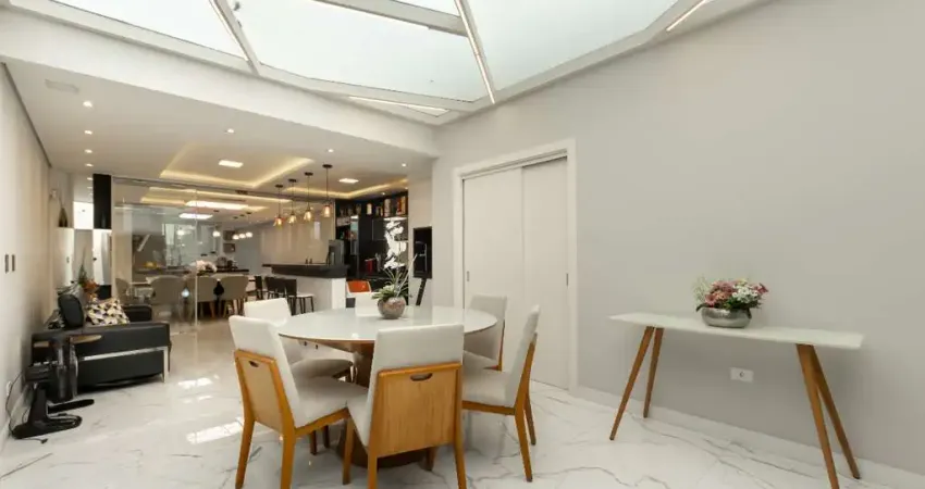 Sobrado para venda com 4 quartos, sendo 4 suítes, 200m²