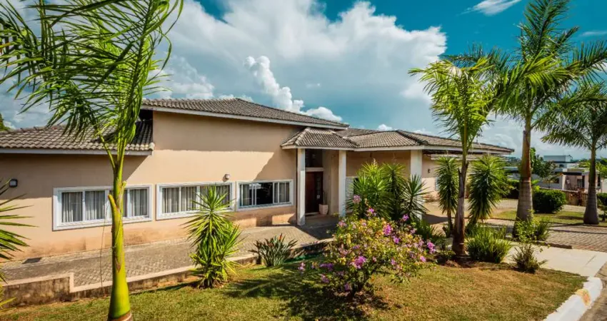 Casa em condomínio para venda com 6 quartos, sendo 6 suítes, 850m²