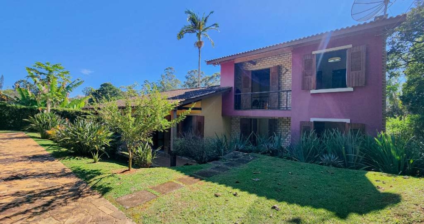 Casa no condomínio Fazendinha para venda com 4 quartos, sendo 2 suítes, 408m²