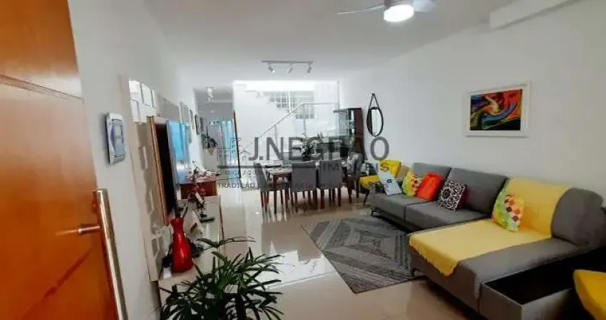 Imperdível: Sobrado seminovo, com 3 quartos, 1 suíte, 2 salas, 2 banheiros, 2 vagas e 140m².