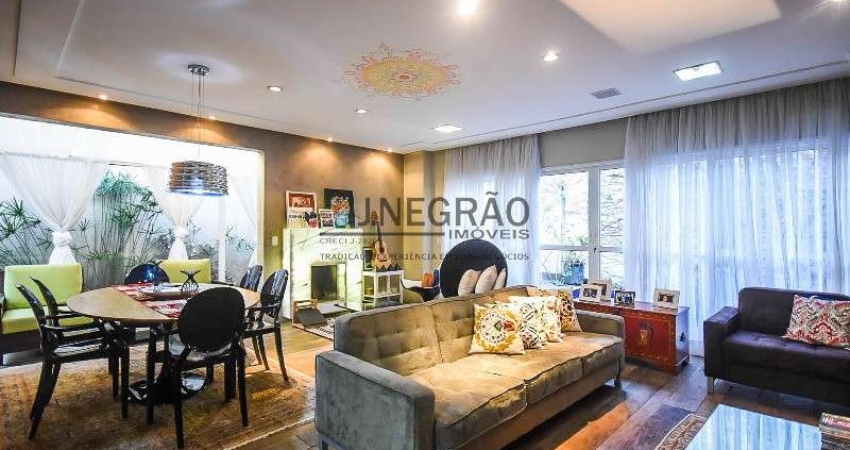 Casa em Condomínio de Alto Padrão para LOCAÇÃO com 3 Quartos e 2 Suítes em Moema - São Paulo-SP: 224m², 4 Vagas, 3 Salas, 4 Banheiros!