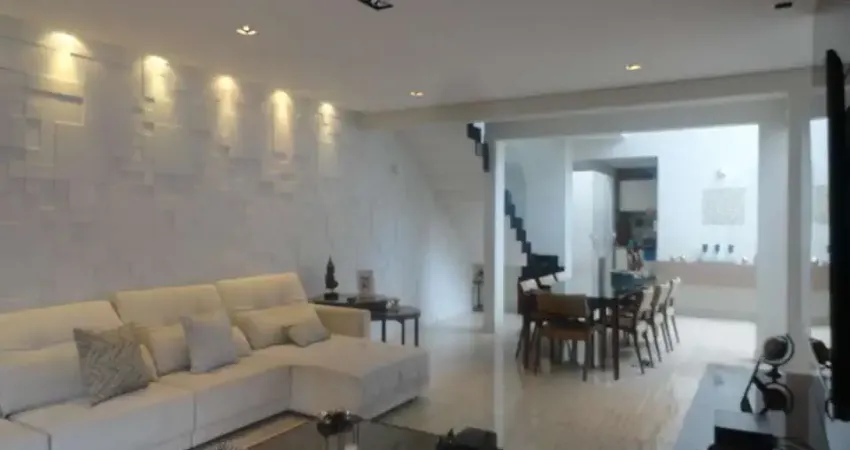 Belissimo sobrado no Jardim da Saúde: 3 quartos, 3 suítes, , 4 vagas de garagem, 225m². Venha conferir!