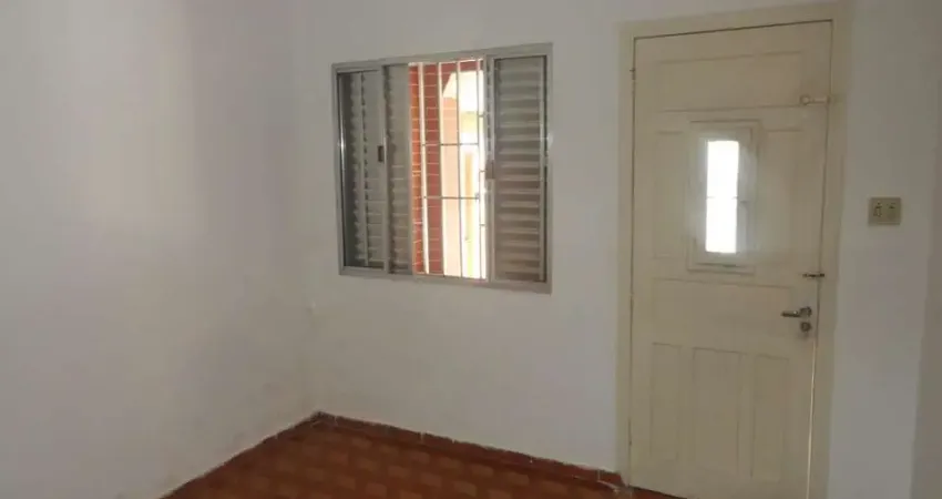 Casa para locação na Vila Brasilina, São Paulo-SP: 2 quartos, 1 sala, 1 banheiro e garagem! Confira já!