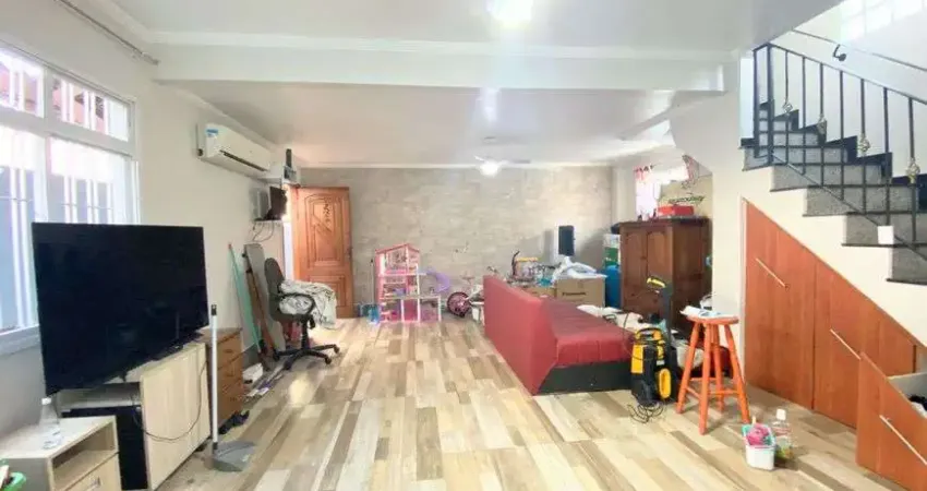 Casa para venda tem 150 metros quadrados com 3 quartos em Vila Cascatinha - São Vicente - SP