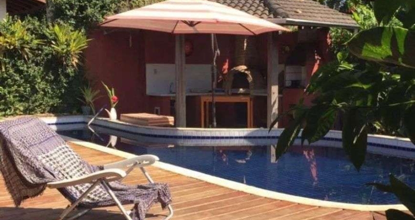 Sobrado para venda possui 111 metros quadrados com 4 quartos em Itamambuca - Ubatuba - SP