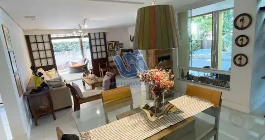 Casa duplex em condominio 5 quartos sendo 2 suítes 440m2 em Jaguaribe