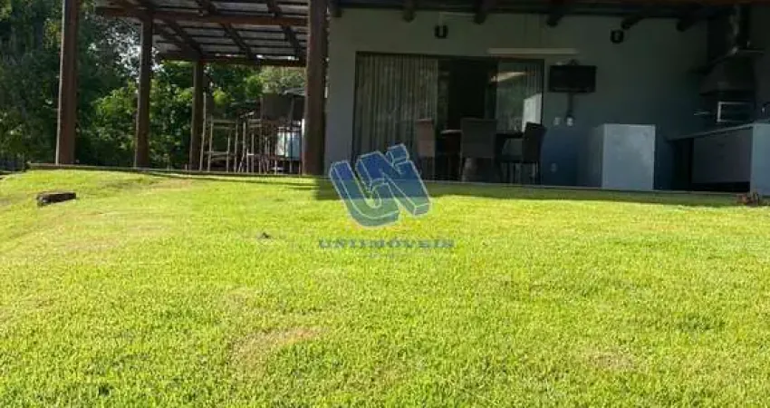 Casa duplex em condominio com 3 quartos sendo 2 Suítes mobiliada com 300m2 em Praia do Forte