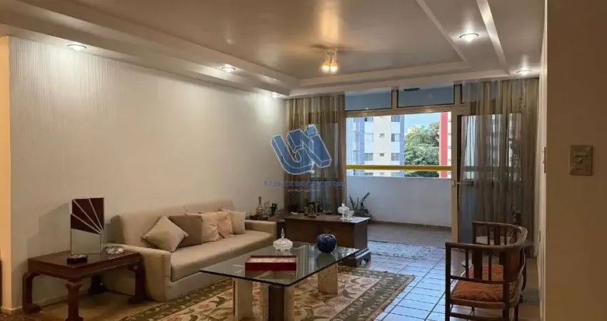 Apartamento amplo 4 quartos (sendo 2 suítes) nascente com varanda em rua plana para Venda no Alto do Itaigara