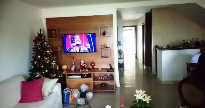 Casa em condominio 5 quartos sendo 3 suites 550m2 em Itapuã