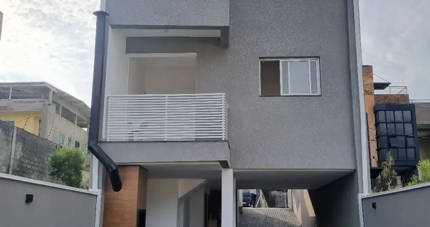 Sobrado novo de 3 dormitórios e 5 vagas em Laranjeiras !