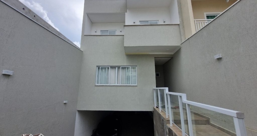 Lindo sobrado de 3 dormitórios e 5 vagas no Jardim Europa em Caieiras !