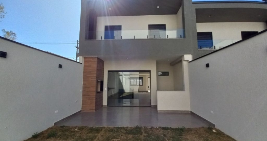 Lindo sobrado de 3 dormitórios, 2 vagas e área gourmet em Laranjeiras !