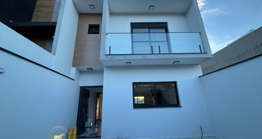 Lindo sobrado de 3 dormitórios, área gourmet e 2 vagas !
