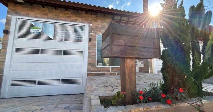 Sobrado luxuoso com 3 dormitórios e garagem subterrânea com 6 vagas