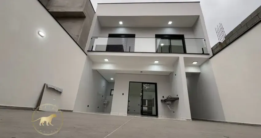 Sobrado de alto padrão com 3 dormitórios e 2 vagas de garagem.