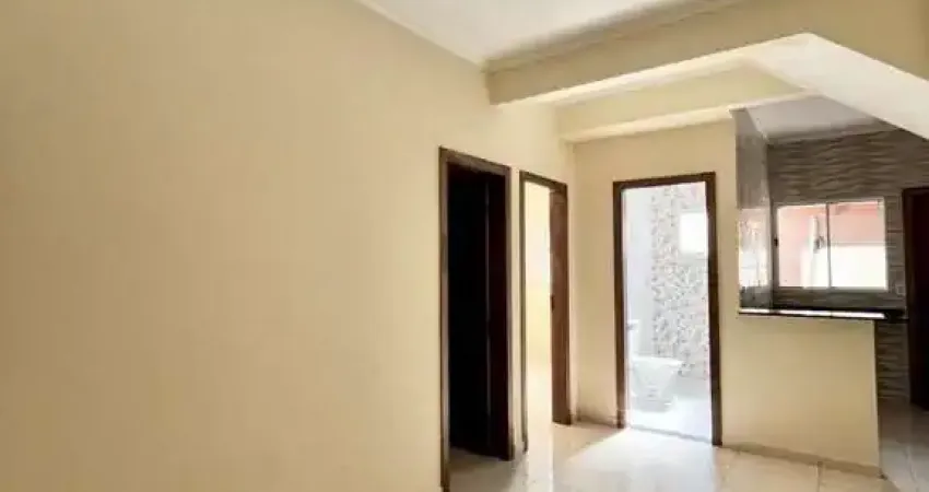 Casa Sobradada Térrea Nova com 2 Dormitórios, Quintal Privativo e 1 Vaga