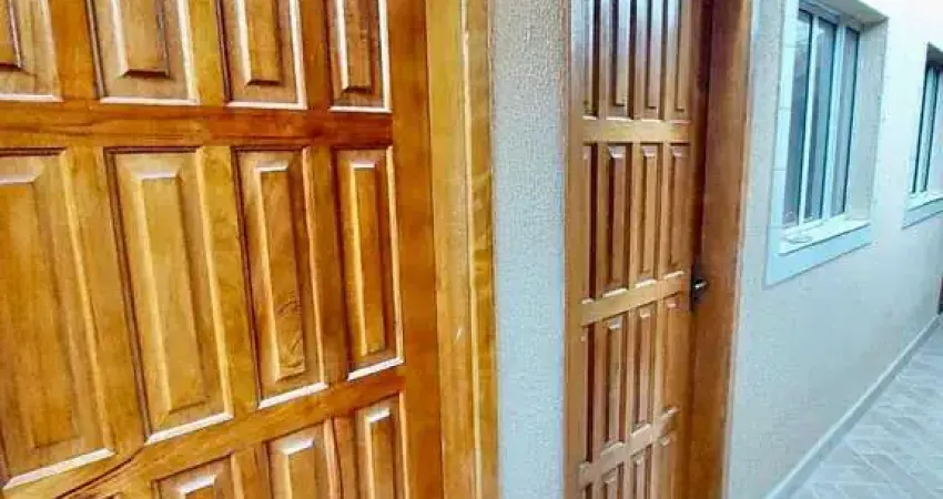 Casa Padrão Sobrado Nova com 2 Dormitórios, Quintal Privativo e 1 Vaga