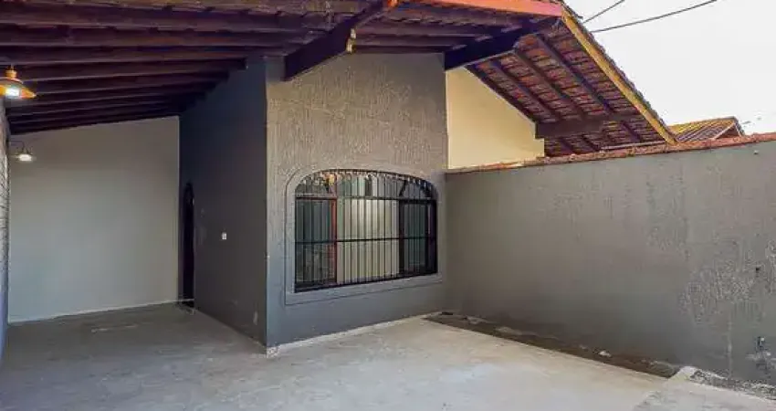 Casa Geminada 2 Dormitórios (1 Suíte) 3 Vagas (1 Coberta) Churrasqueira Carvão