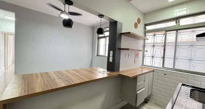 Apartamento com 1 dormitório e 2 vagas com cozinha americana integrada no térreo