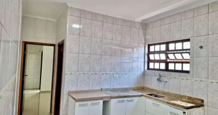 Conforto e independência em sua casa na praia com quintal e churrasqueira