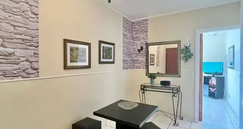 Apto localização privilegiada 2 quadras da praia 1 dormitório enorme mobiliado