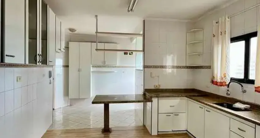Apartamento Enorme Semi-Mobiliado Sacada com Vista pro Mar e Pertinho da Praia