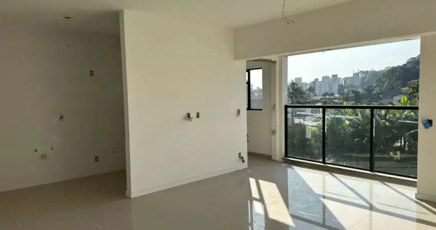 Apartamento com 3 dormitórios, sendo 1 suíte, bairro Glória, Joinville/SC