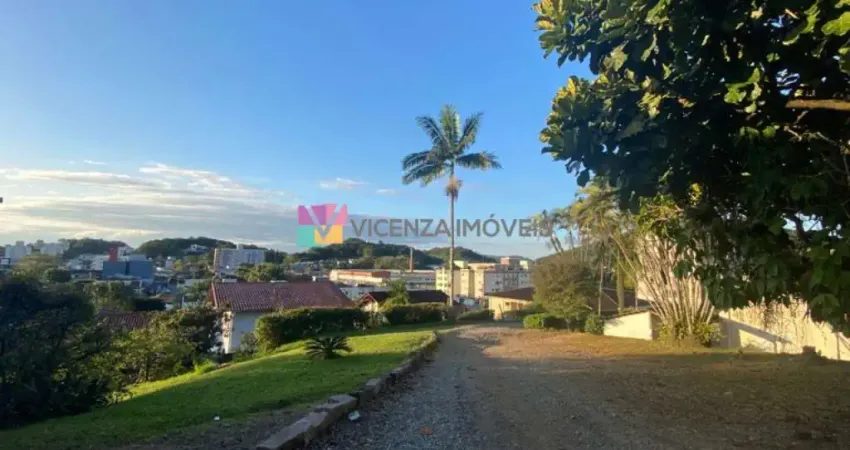 Terreno amplo no bairro Glória, Joinville SC
