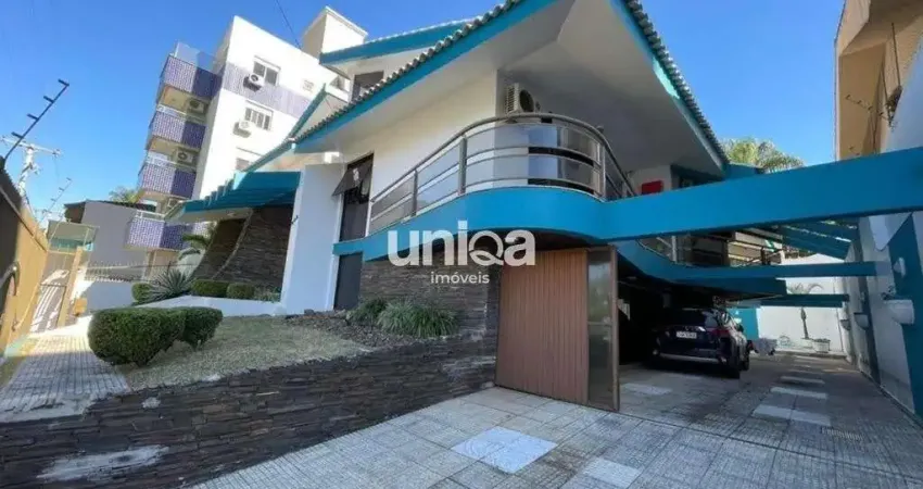 Casa de alto padrão com 06 dormitórios sendo 03 suítes piscina localizada no bai
