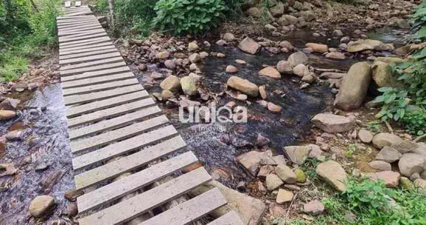 Chácara 50x100 com casa e riacho na estrada do radar em silveira martins