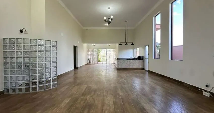 Casa térrea em condomínio com 03 quartos para alugar, 227m² de área construída - condomínio terras de florença - bairro vila do golf