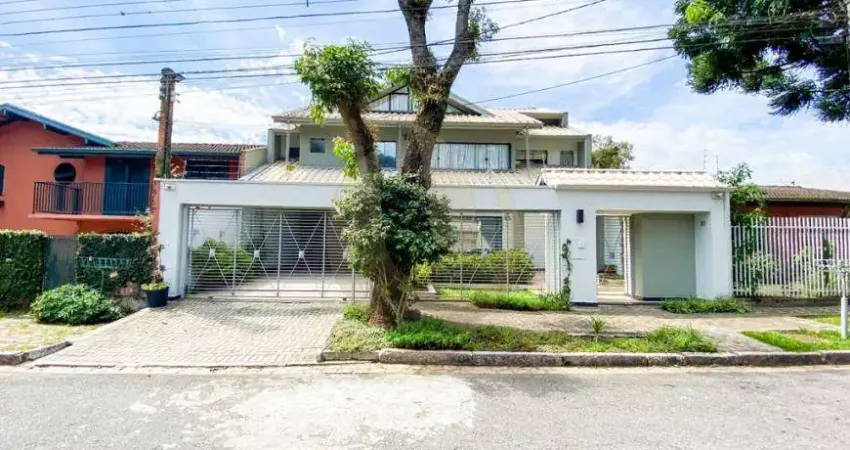 Sobrado para venda tem 461 metros quadrados com 3 quartos em Jardim Social - Curitiba - PR