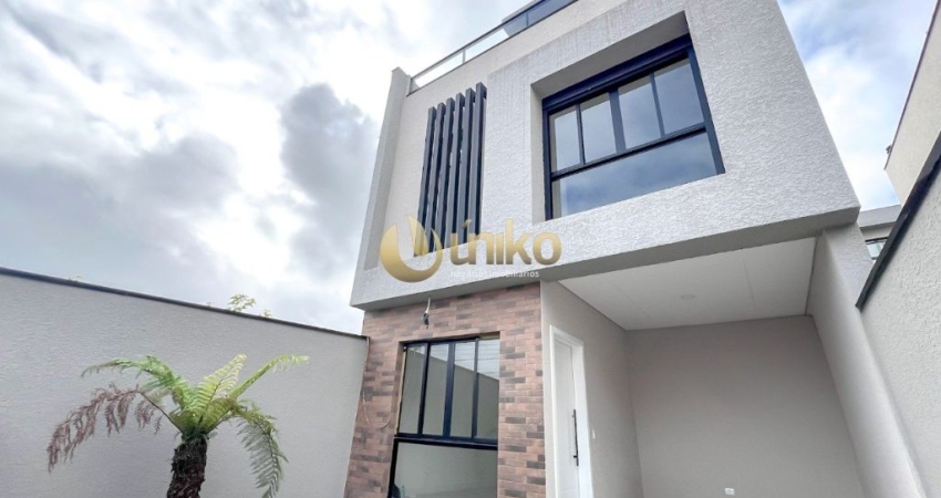 Sobrado com quintal e placa solar no Tingui