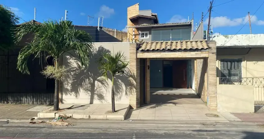 Casa à venda na Rua Romeu Martins, 545, Montese, Fortaleza
