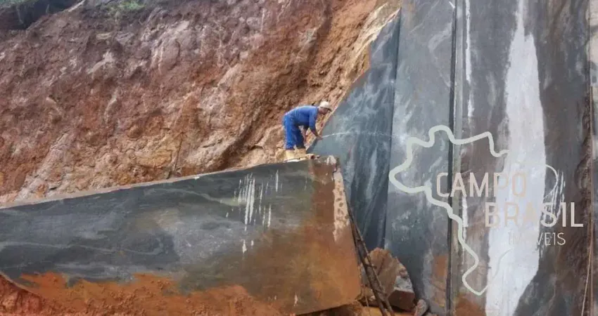 Jazida de granito exótico pronto para comércio e exportação! área de 90 mil metros quadrados.