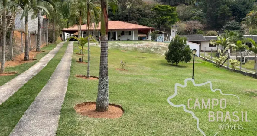 Chácara de 1.520m² em condomínio na zona norte, plana com casa boa de excelente acabamento!