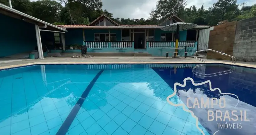 Sonho rural! Linda chácara de 2.900 m² com área de lazer completa e 3 suítes na casa sede!