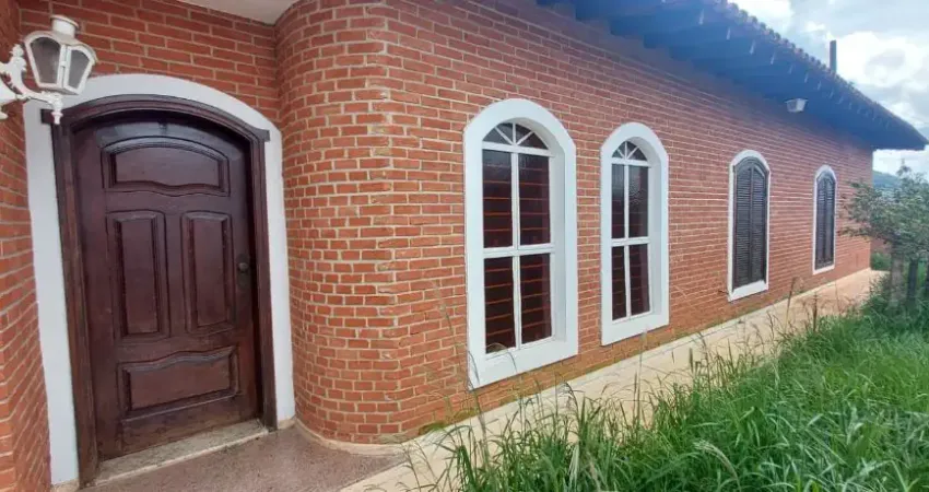 CA00324 - CASA DE 300M² COM JARDIM DE INVERNO Á VENDA, EM SÃO ROQUE - SP