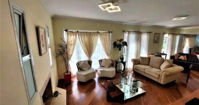 Por $1.100.000, desvenda-se a beleza arquitetônica. Com 306 m² de construção e 374 m² de terreno, 4 quartos, 2 suítes, um refúgio  prazeroso.