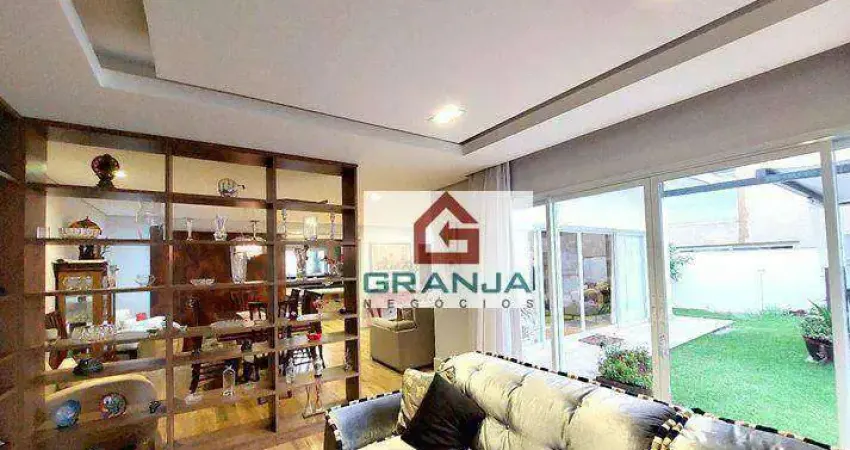 Encantadora residência de 3 suítes com closet, localizada no exclusivo Golf Village.