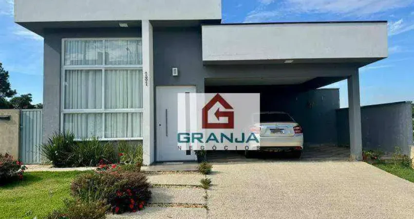 Esta casa térrea também possibilita a criação de um espaço de lazer incrível na parte inferior, ideal para construir uma piscina e uma área gourmet.