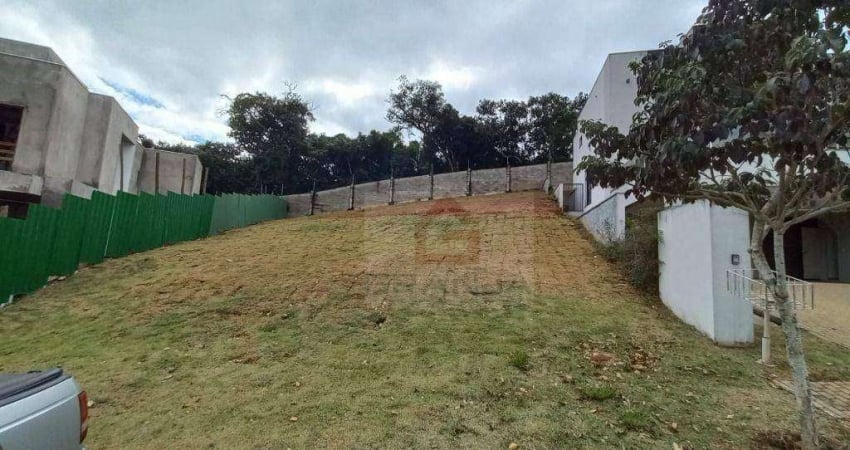 Lindo terreno com suave aclive, ideal para construir a casa dos seus sonhos em um dos condomínios mais desejados da região.