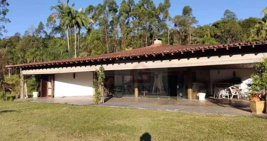 Casa em Excelente Lote! 5 dorms/1sts, avarandada! à venda, 300 m² por R$ 570.000 - Raposo Tavares - Vargem Grande Paulista/SP