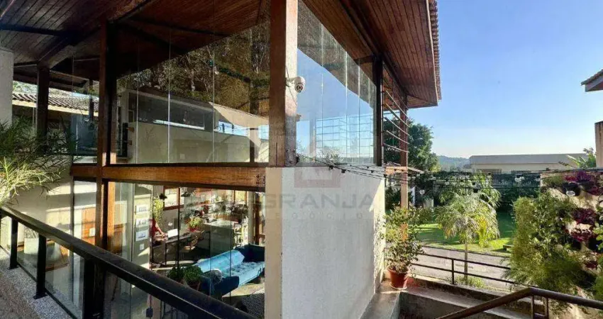 Casa à Venda na Granja Viana | 3 Dormitórios | 248 m² | R$ 1.500.000  Charmosa residência com arquitetura diferenciada, ambientes integrados,.