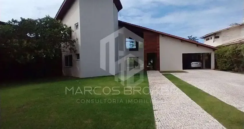 LINDA CASA com  6 suítes, sistema de energia solar, 400,00 m² de área construída, em condomínio com lazer.